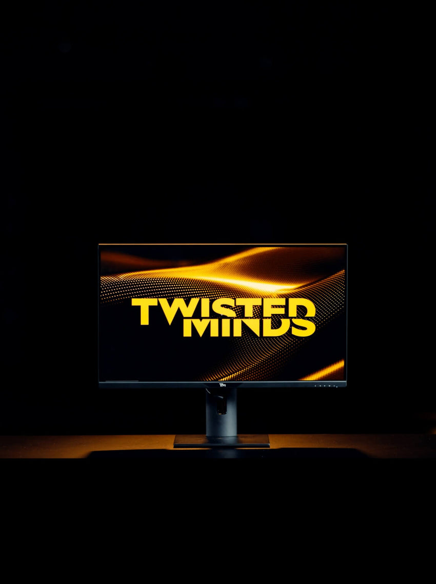 شاشة ألعاب Twisted Minds UHD مقاس 28 بوصة، بتردد 144 هرتز، وزمن استجابة 1 مللي ثانية