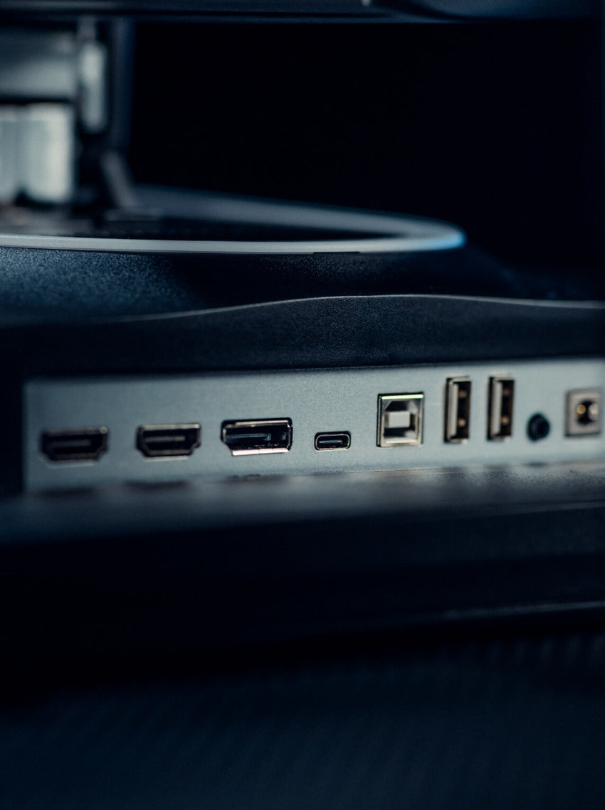 شاشة ألعاب Twisted Minds UHD مقاس 28 بوصة، بتردد 144 هرتز، وزمن استجابة 1 مللي ثانية